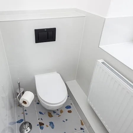 Oomph 3br With Light Tones And Artwork