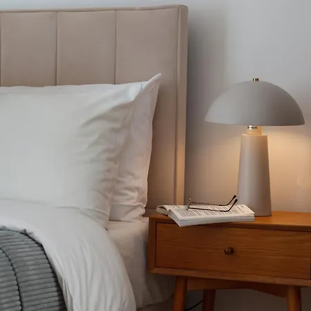 Oomph 3br With Light Tones And Artwork Berlin