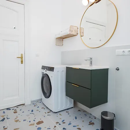 Lejlighed Oomph 3br With Light Tones And Artwork Berlin