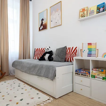 Oomph 3br With Light Tones And Artwork * Berlin