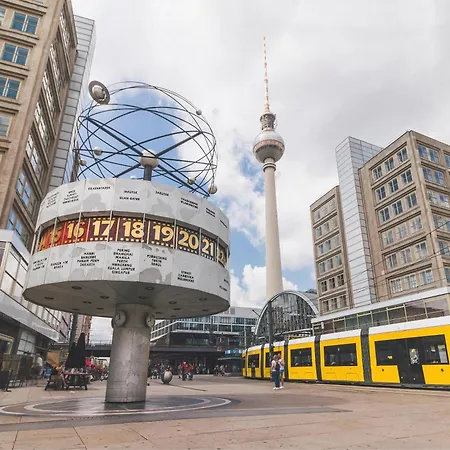 Oomph 3br With Light Tones And Artwork