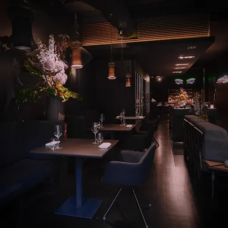 Oomph 3br With Light Tones And Artwork * Berlin