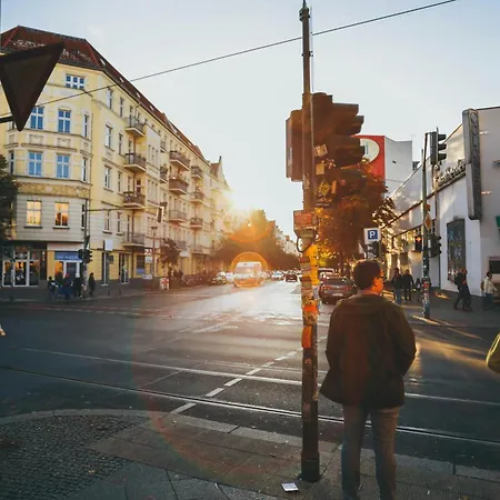 Oomph 3br With Light Tones And Artwork *