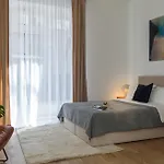 Oomph 3br With Light Tones And Artwork アパート