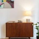 Oomph 3br With Light Tones And Artwork アパート *