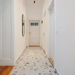 아파트 Oomph 3br With Light Tones And Artwork