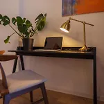 Oomph 3br With Light Tones And Artwork 베를린