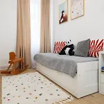 Oomph 3br With Light Tones And Artwork アパート