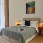 アパート Oomph 3br With Light Tones And Artwork