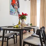 아파트 Oomph 3br With Light Tones And Artwork 베를린