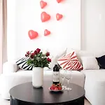 アパート Oomph 3br With Light Tones And Artwork ベルリン