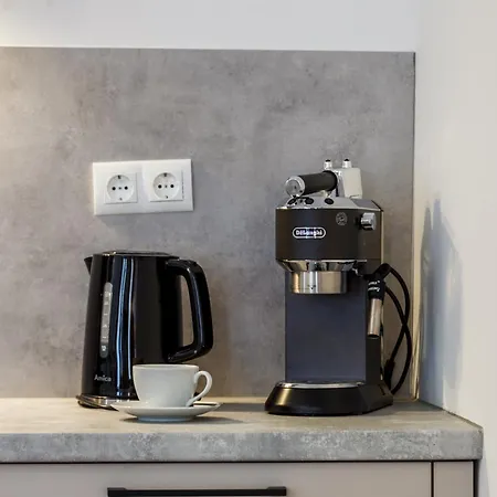 Oomph 3br With Light Tones And Artwork * Berlino