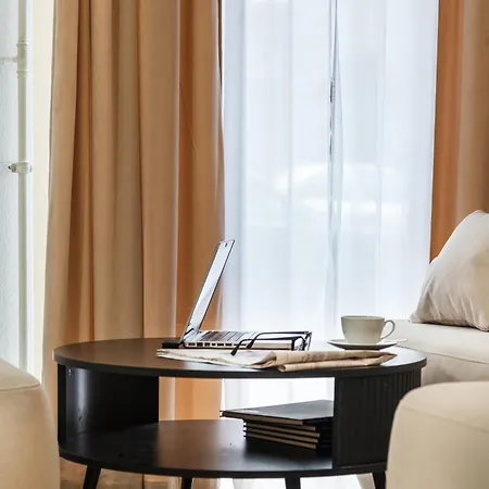 Appartamento Oomph 3br With Light Tones And Artwork