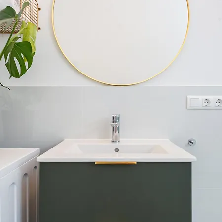 Appartamento Oomph 3br With Light Tones And Artwork *