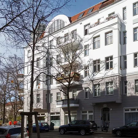 Oomph 3br With Light Tones And Artwork *