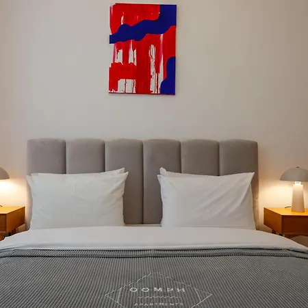 Oomph 3br With Light Tones And Artwork