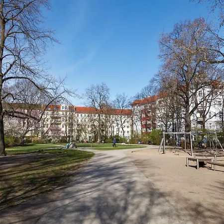 Oomph 3br With Light Tones And Artwork Appartamento