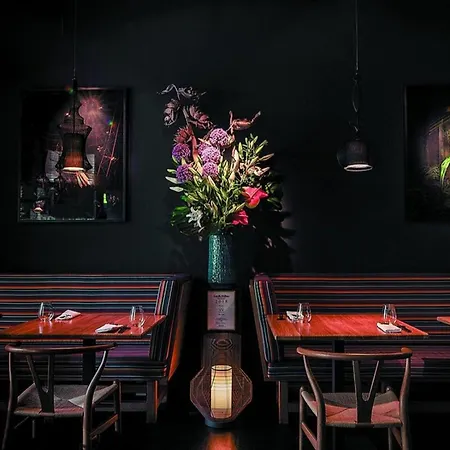 Oomph 3br With Light Tones And Artwork Berlino