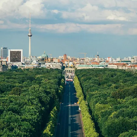 Oomph 3br With Light Tones And Artwork * Berlin