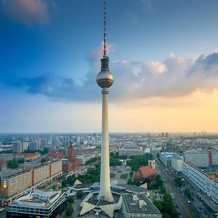 Oomph 3br With Light Tones And Artwork Apartament Berlin