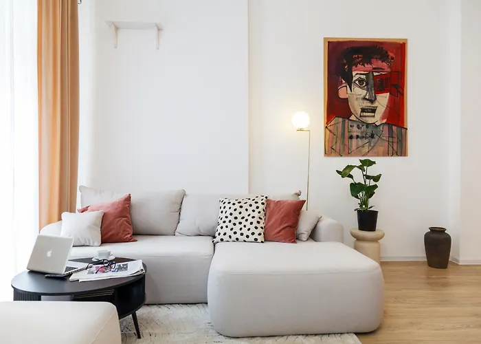 Daire Oomph 3br With Light Tones And Artwork Berlin