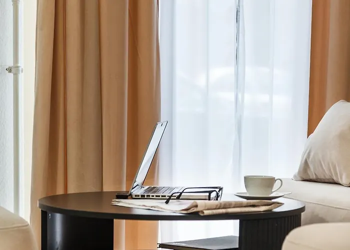 Apartment Oomph 3br With Light Tones And Artwork