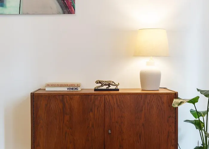 Oomph 3br With Light Tones And Artwork Apartament *