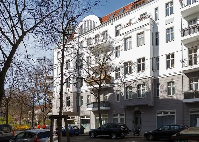 Oomph 3br With Light Tones And Artwork *