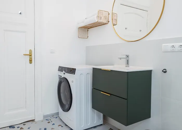 Daire Oomph 3br With Light Tones And Artwork Berlin