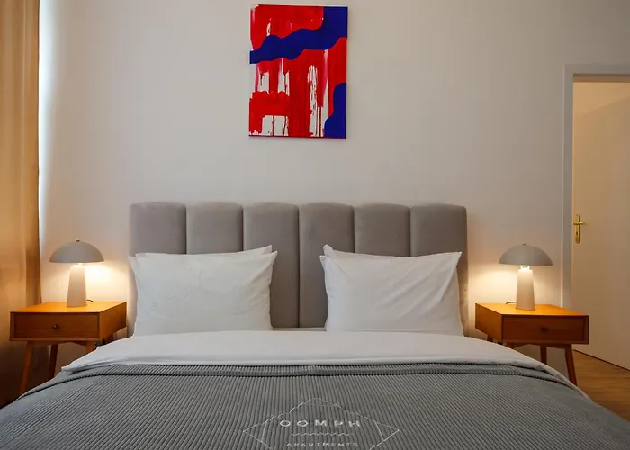 Oomph 3br With Light Tones And Artwork