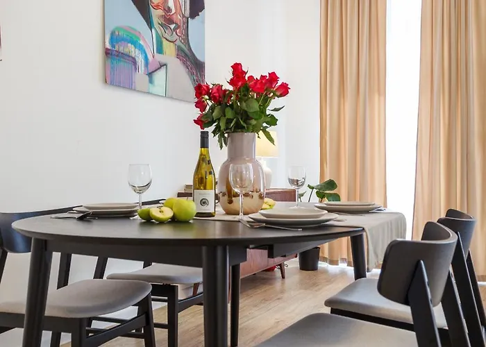 Daire Oomph 3br With Light Tones And Artwork Berlin