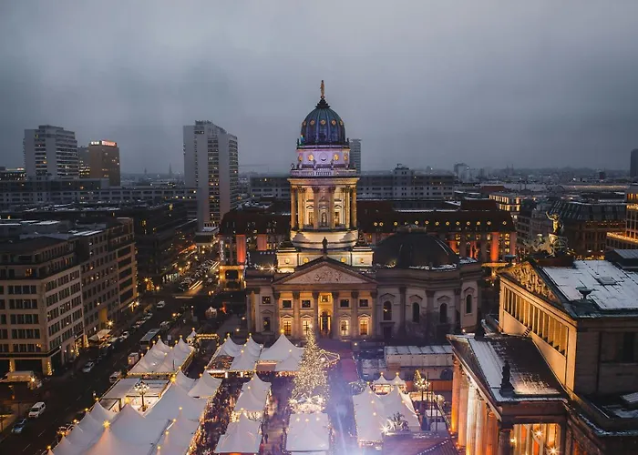 Apartment Oomph 3br With Light Tones And Artwork