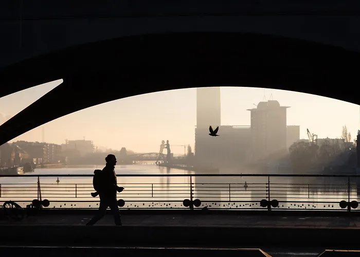 Oomph 3br With Light Tones And Artwork Apartamento