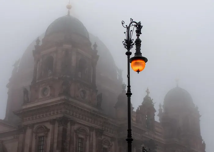 Oomph 3br With Light Tones And Artwork *