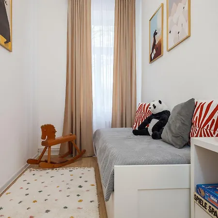 Lägenhet Oomph 3br With Light Tones And Artwork *