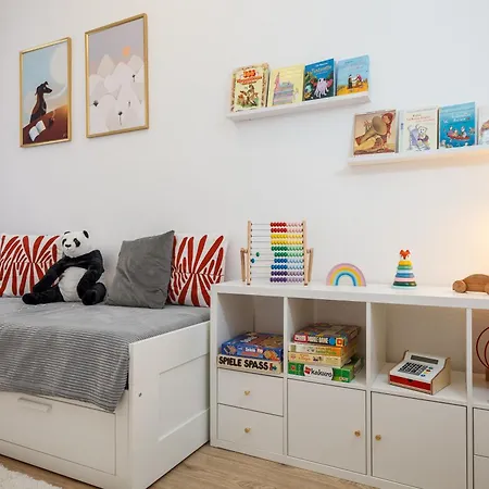 Lägenhet Oomph 3br With Light Tones And Artwork