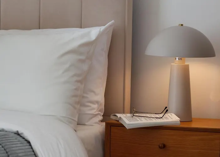 Oomph 3br With Light Tones And Artwork 柏林