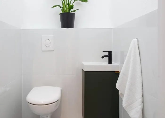 公寓 Oomph 3br With Light Tones And Artwork