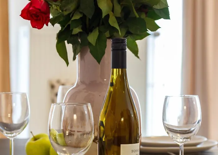 Oomph 3br With Light Tones And Artwork * 柏林