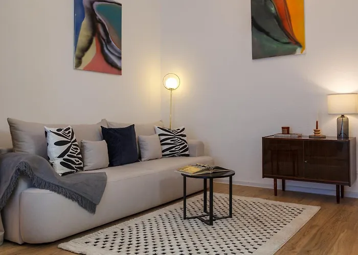 Oomph 3br With Light Tones And Artwork 公寓 柏林