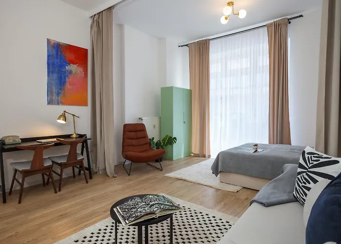 Oomph 3br With Light Tones And Artwork * 柏林