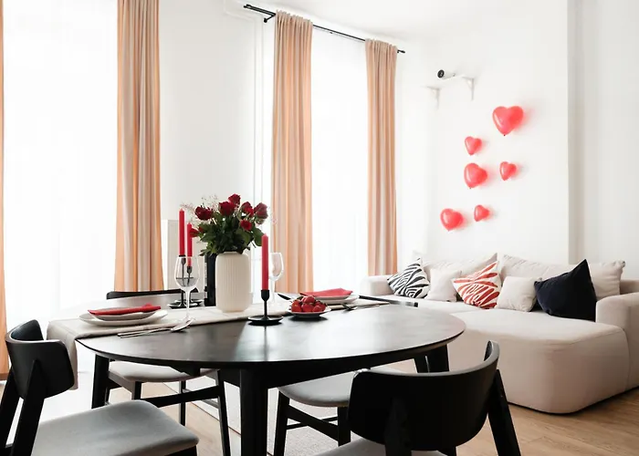 Apartamento Oomph 3br With Light Tones And Artwork